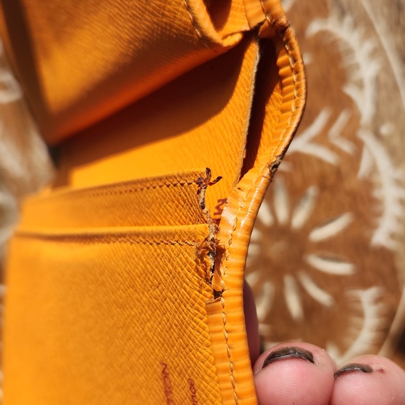 Louis Vuitton Epi Leather Compact Kisslock Wallet in Orange / Tangerine Color - Picture 10 of 17